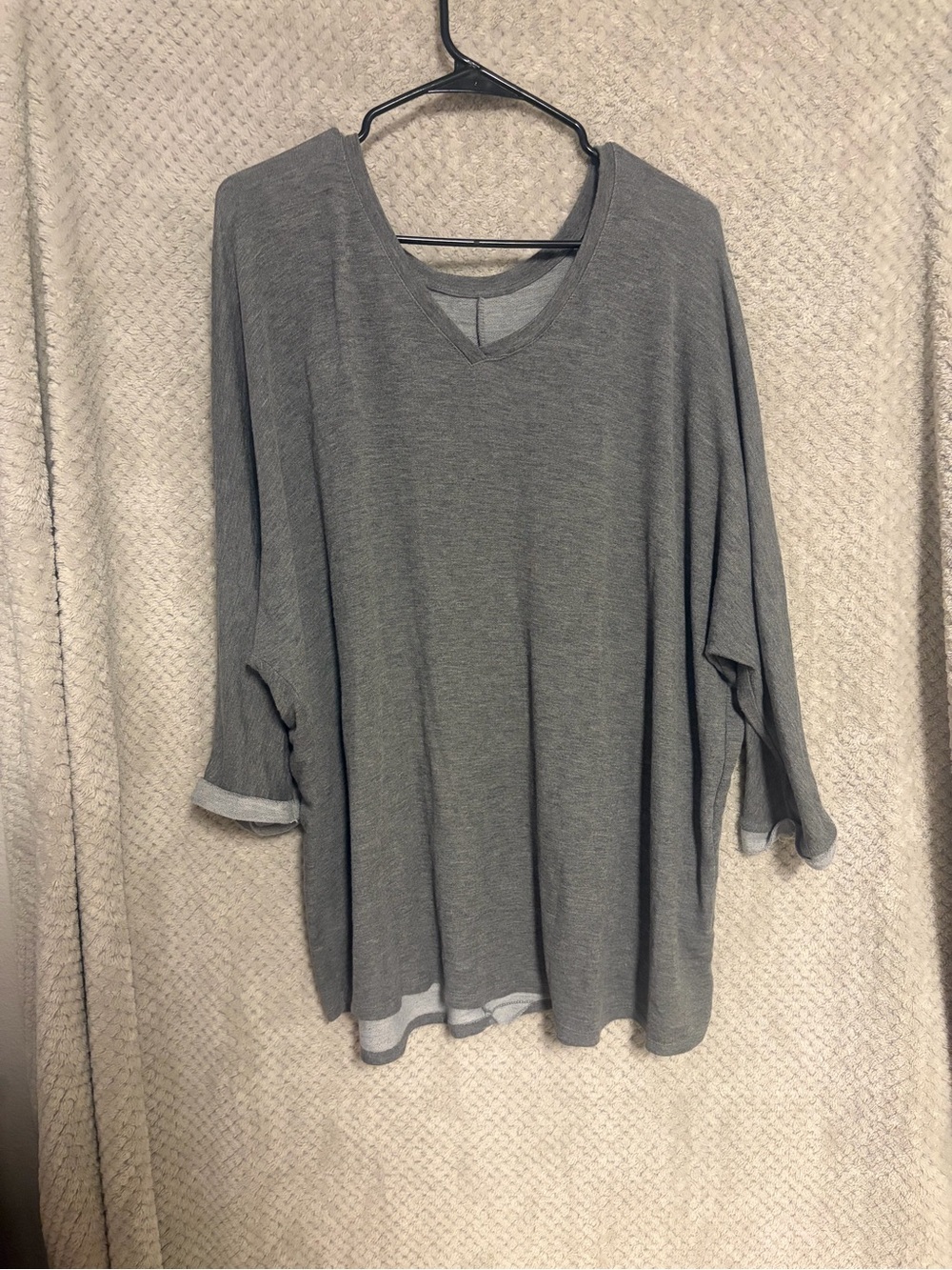 Women's Relaxed V-Neck Top in Gray